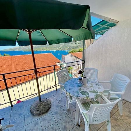 Apartmani Ines Marina Exteriör bild