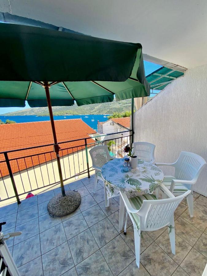 Apartmani Ines Marina Exteriör bild