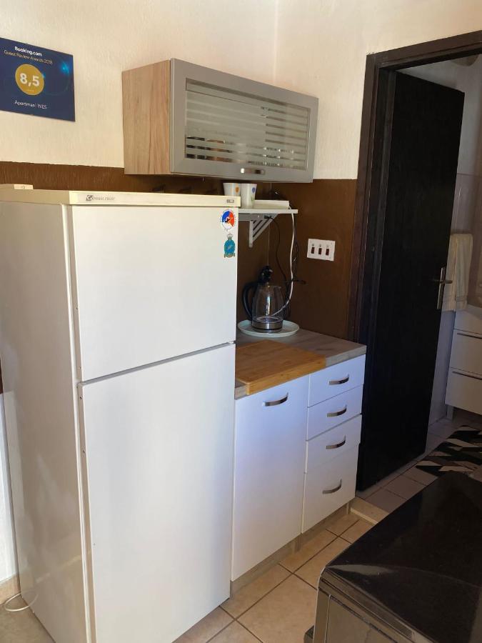 Apartmani Ines Marina Exteriör bild