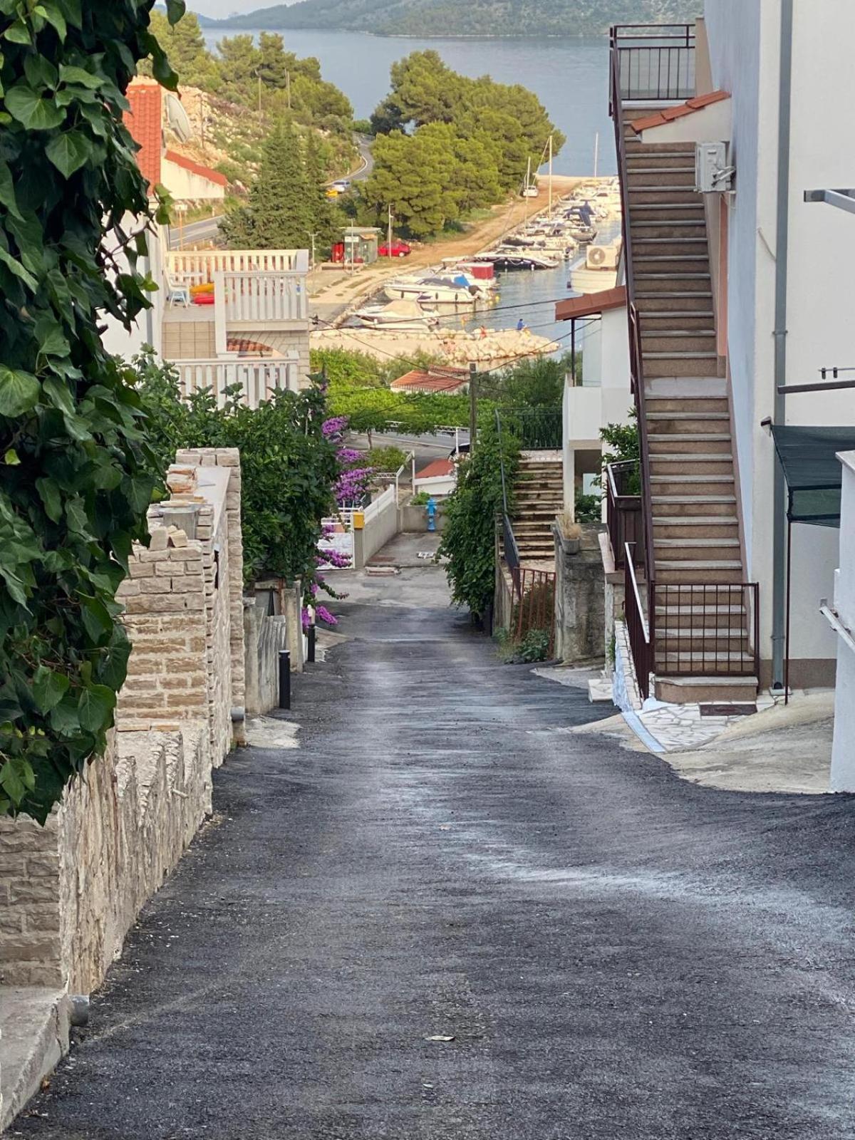 Apartmani Ines Marina Exteriör bild