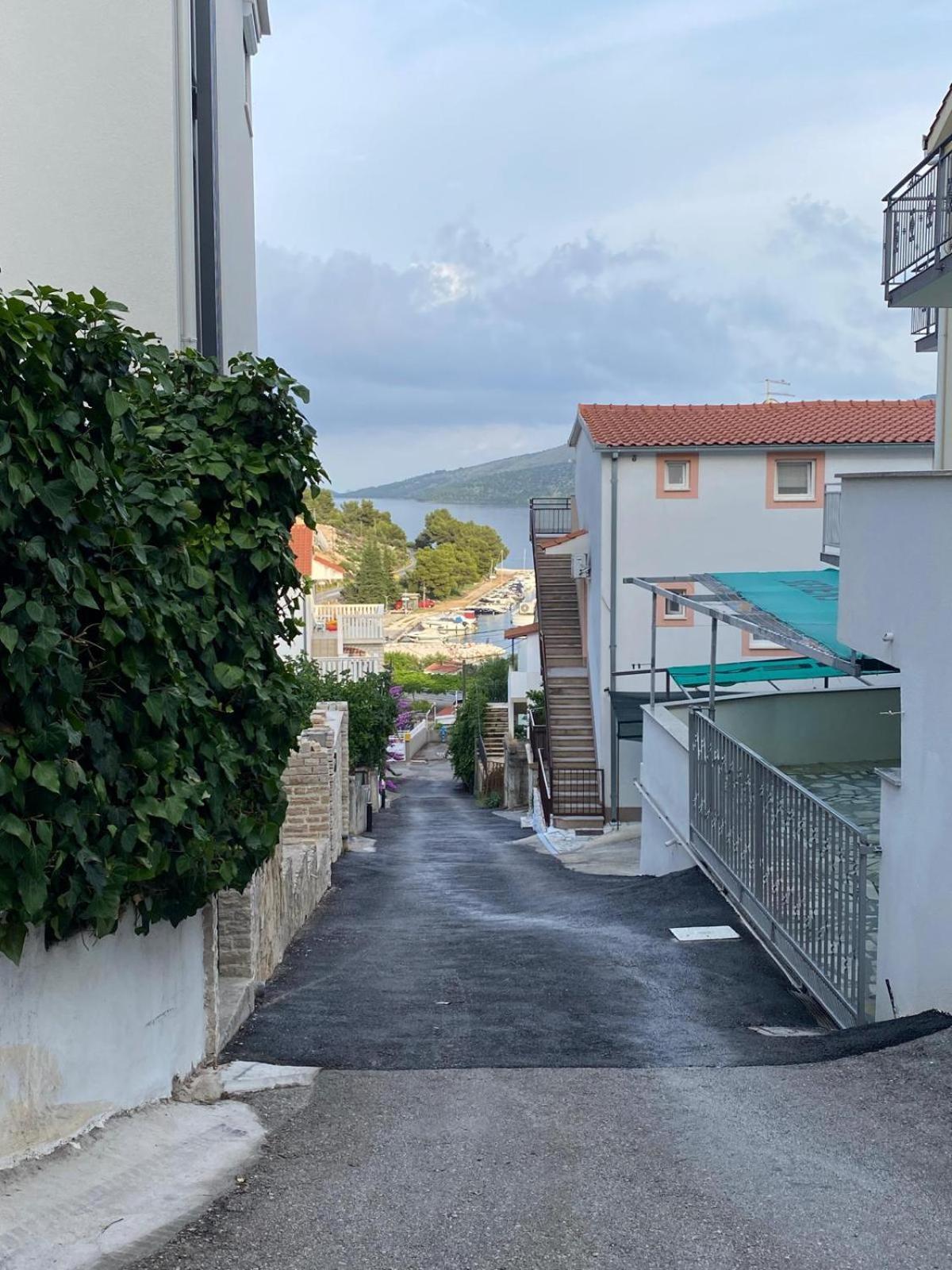 Apartmani Ines Marina Exteriör bild