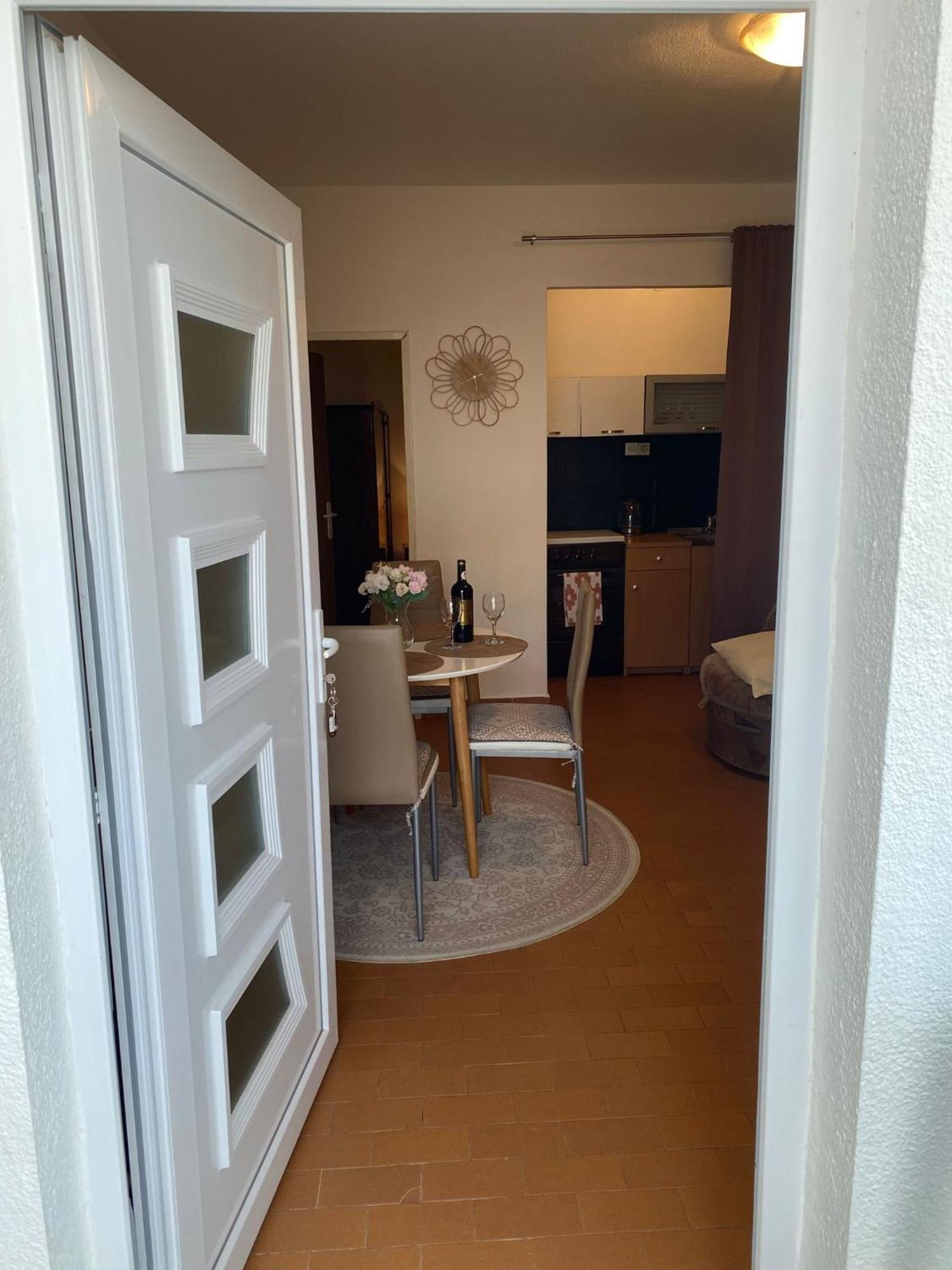 Apartmani Ines Marina Exteriör bild