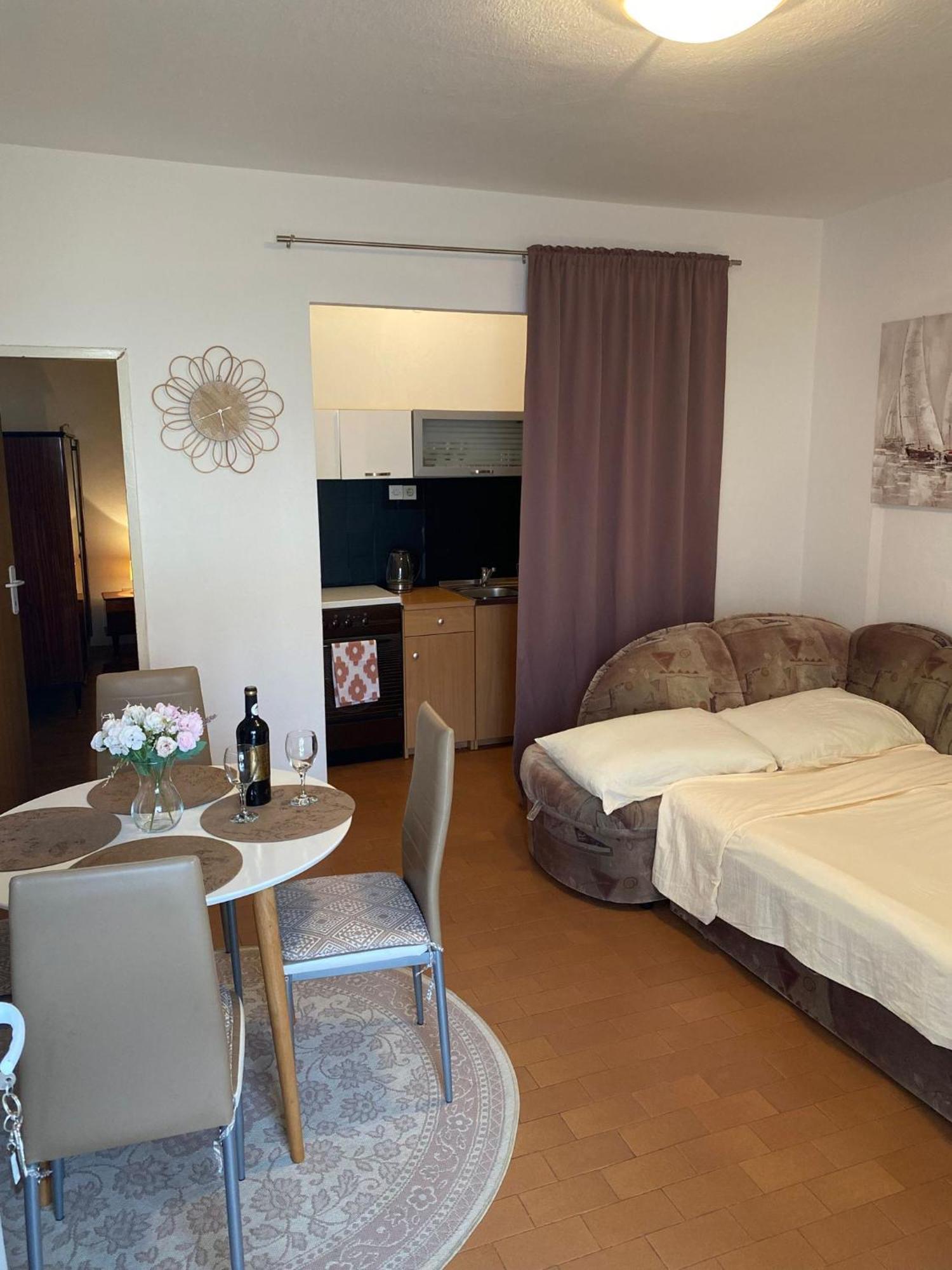 Apartmani Ines Marina Exteriör bild
