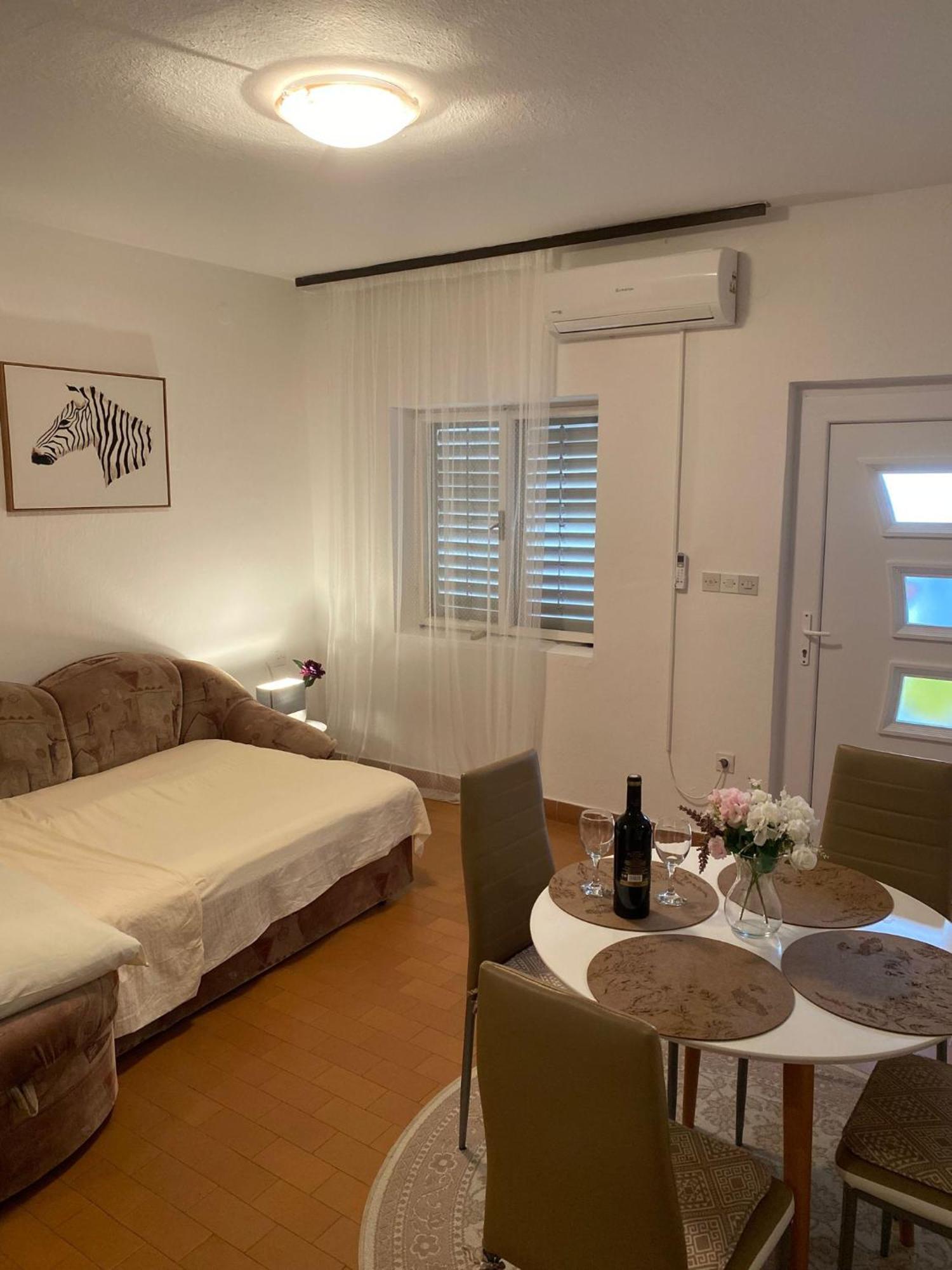 Apartmani Ines Marina Exteriör bild