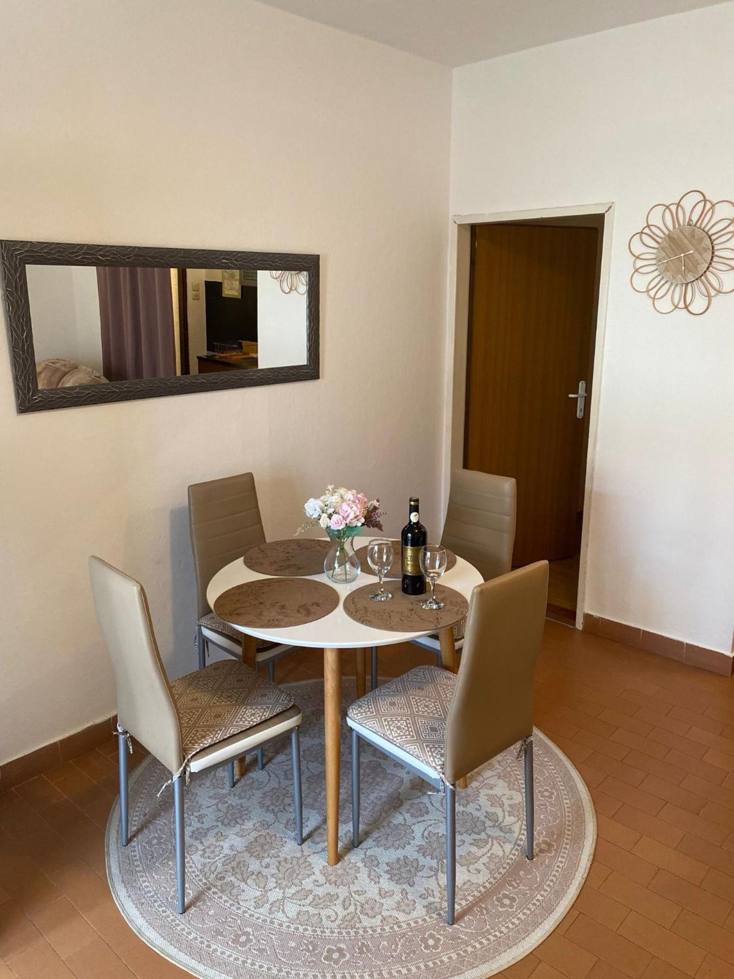 Apartmani Ines Marina Exteriör bild